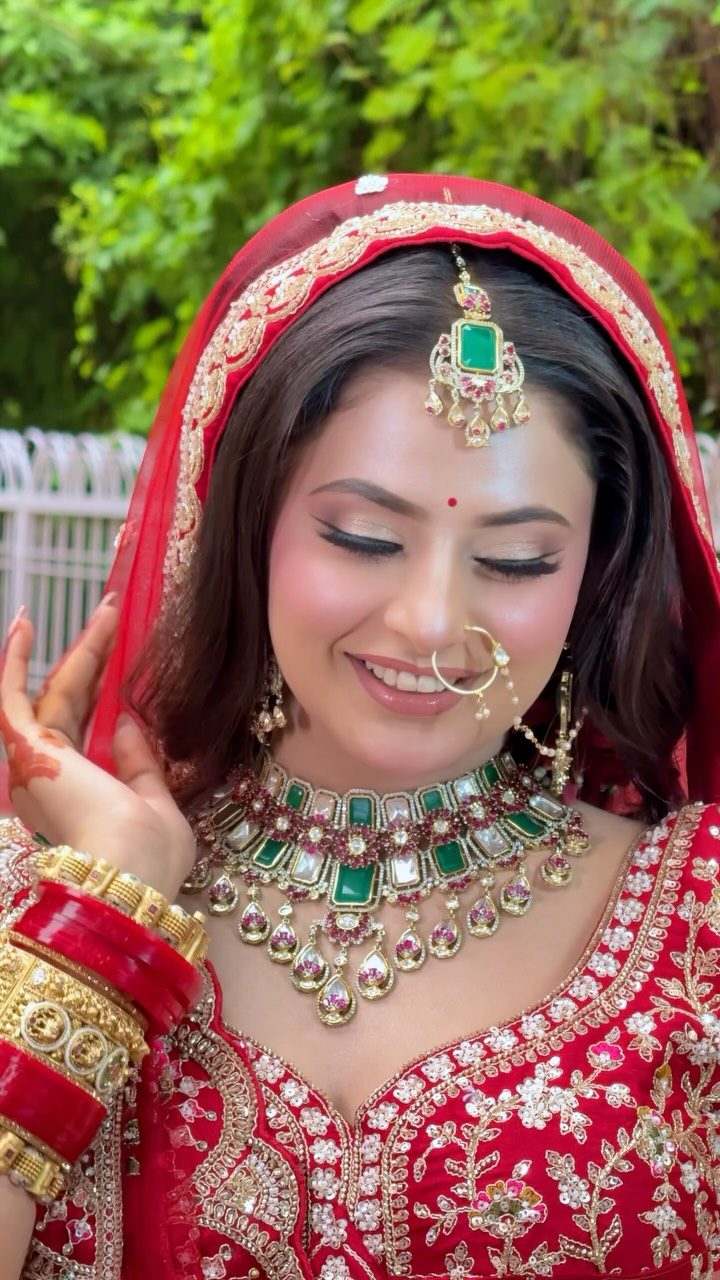 Bridal makeup with emerald jewellery